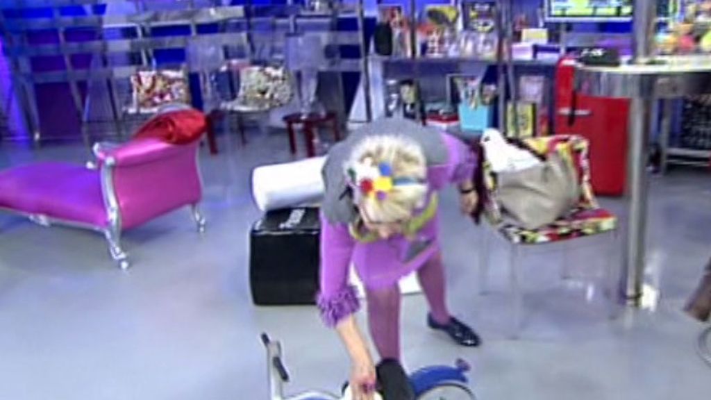 La periodista cambia la silla por la mini-bici