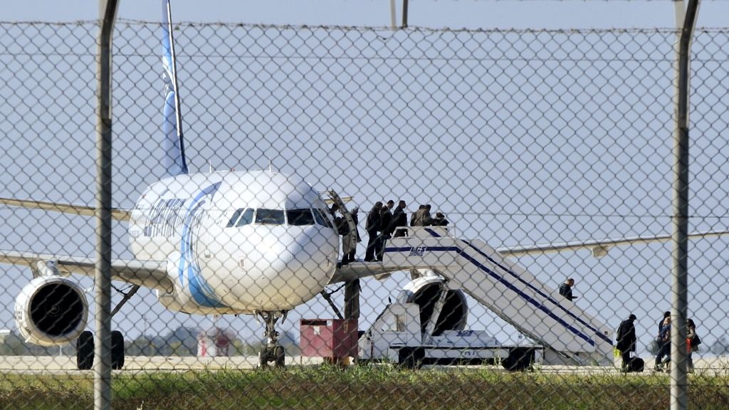 Detenido el secuestrador del avión de EgyptAir en Chipre