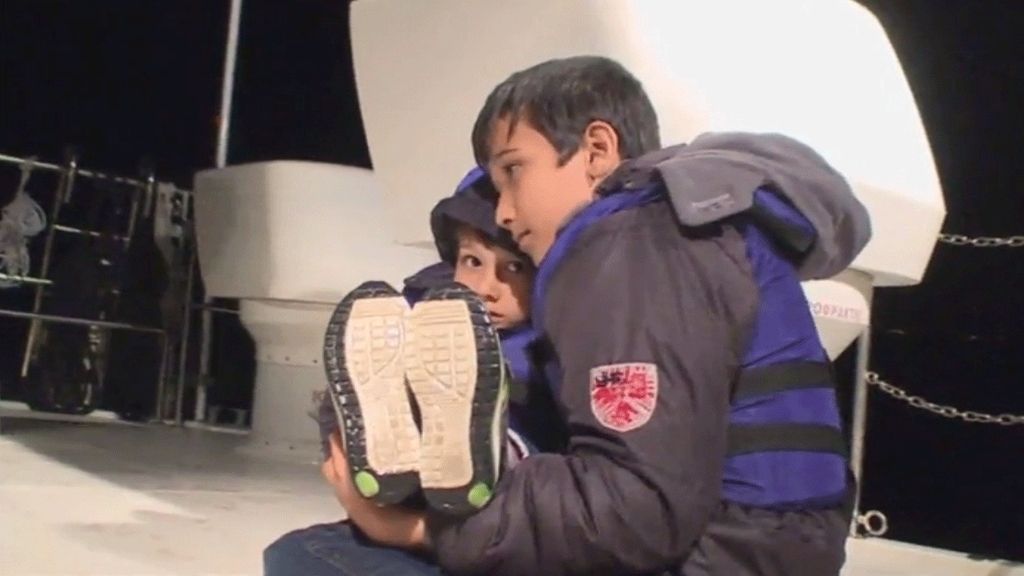 La Guardia costera griega rescata a un grupo de refugiados de Irak y Siria