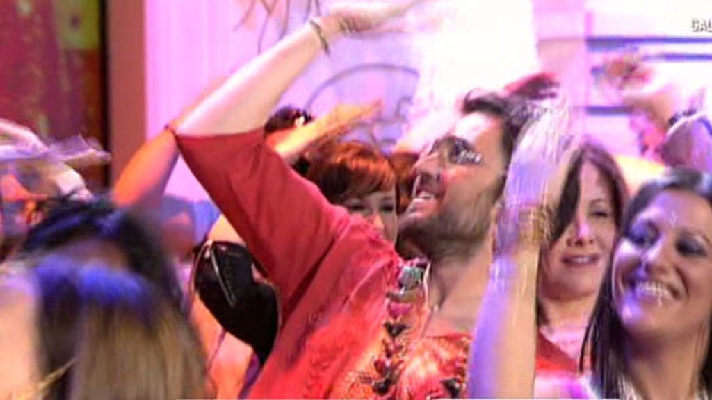 Ana Rosa, sus colaboradores y el público han demosstrado sus dotes para el baile