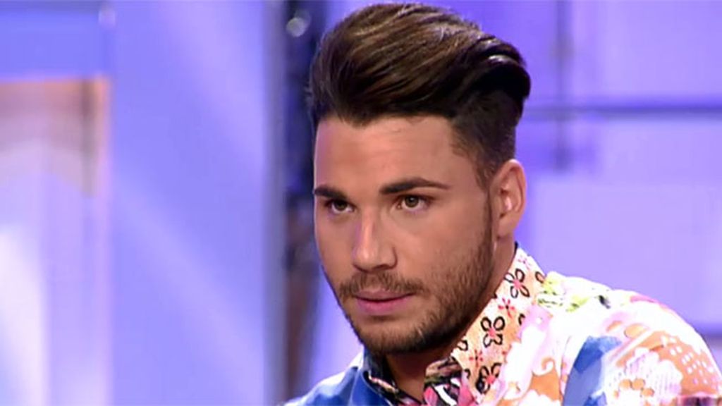 Alejandro, a Laura, pretendienta de Julen: “Pasas de mí, pero de mirarme no pasas”