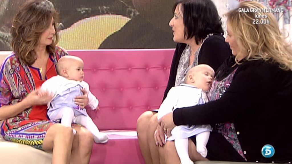 Nuria y Marta nacieron unidas por el abdomen y fueron separadas en Barcelona hace un mes