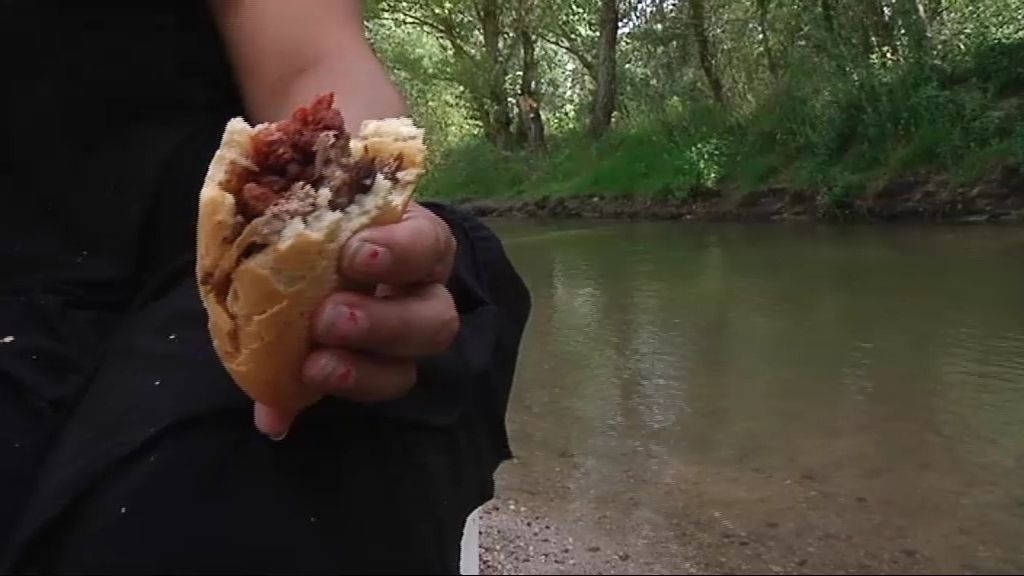 Bocata, tortillas y filetes empanados para comer a orillas del río