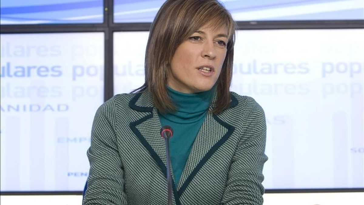 La candidata del Partido Popular a la Presidencia del Principado de Asturias, Isabel Pérez-Espinosa, durante la rueda de prensa que ofreció hoy en Oviedo. EFE