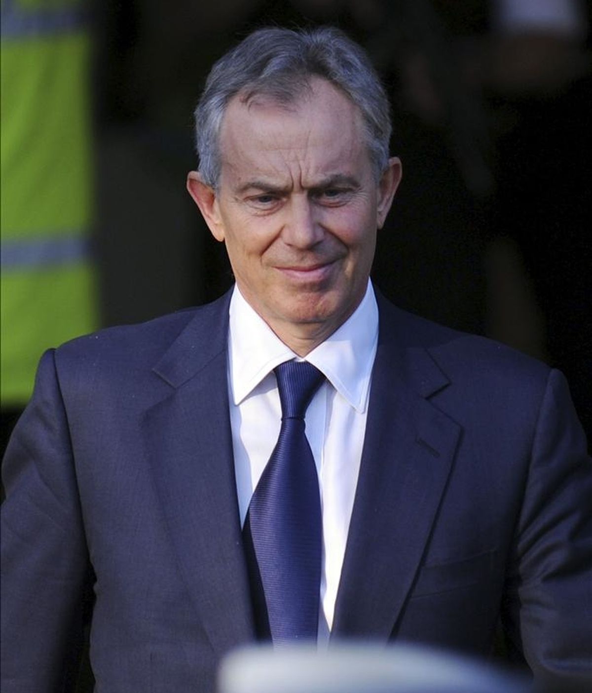 El primer ministro británico Tony Blair sale tras declarar ante la comisión que investiga el proceso político que llevó a Gran Bretaña a participar en la guerra de Irak, en Londres, Reino Unido. EFE