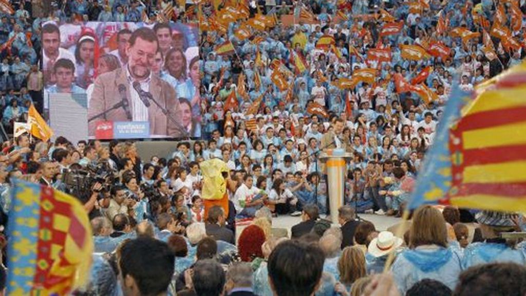 Baño de multitudes de los líderes políticos para rascar los últimos votos