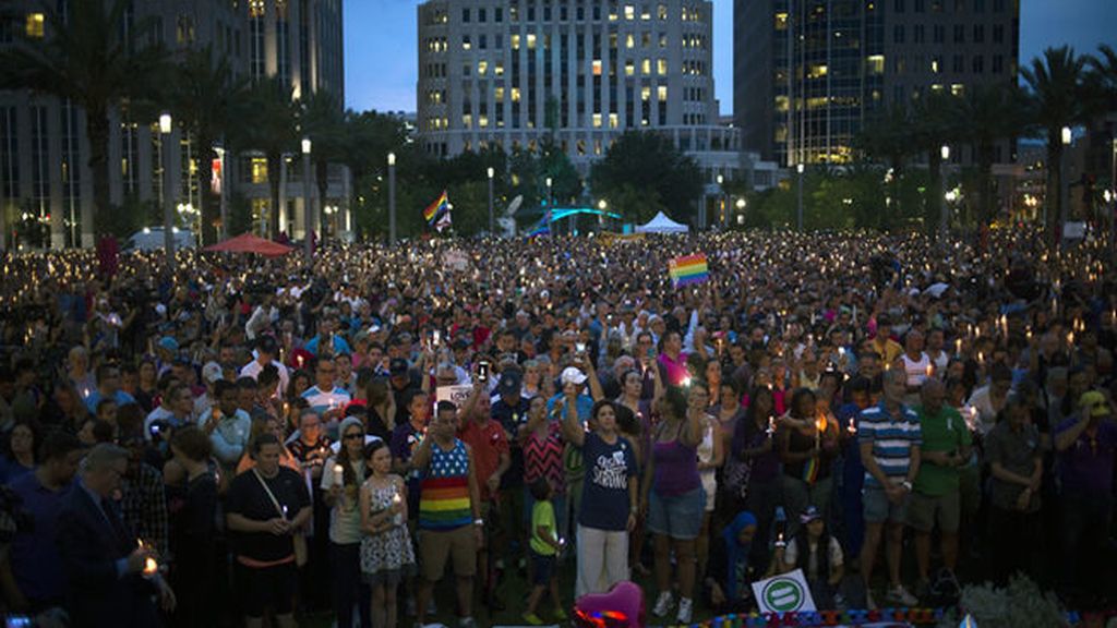 El mundo recuerda a las víctimas de Orlando