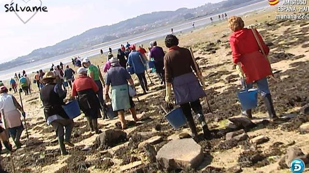 La periodista ha trabajado durante tres días con pescadores y mariscadoras