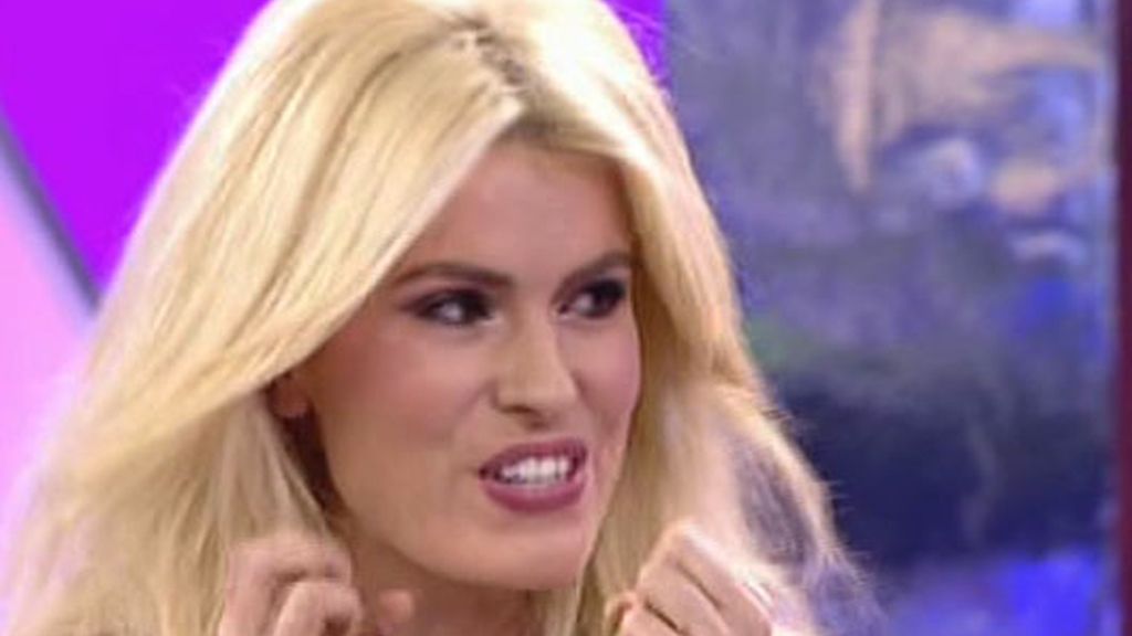 Adriana Abenia, pitufina