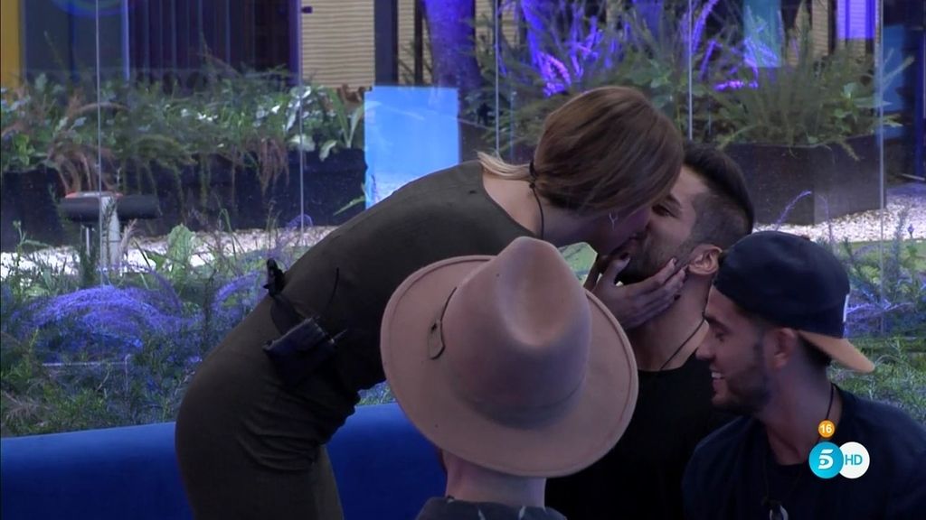 Meritxell, molesta con el beso de Rebeca a Alain: "Estaba deseando besarle"
