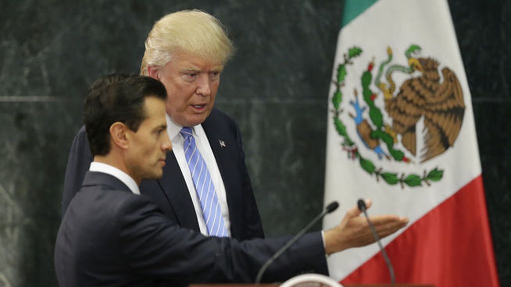 Trump reitera en México que hará construir un muro para impedir la emigración