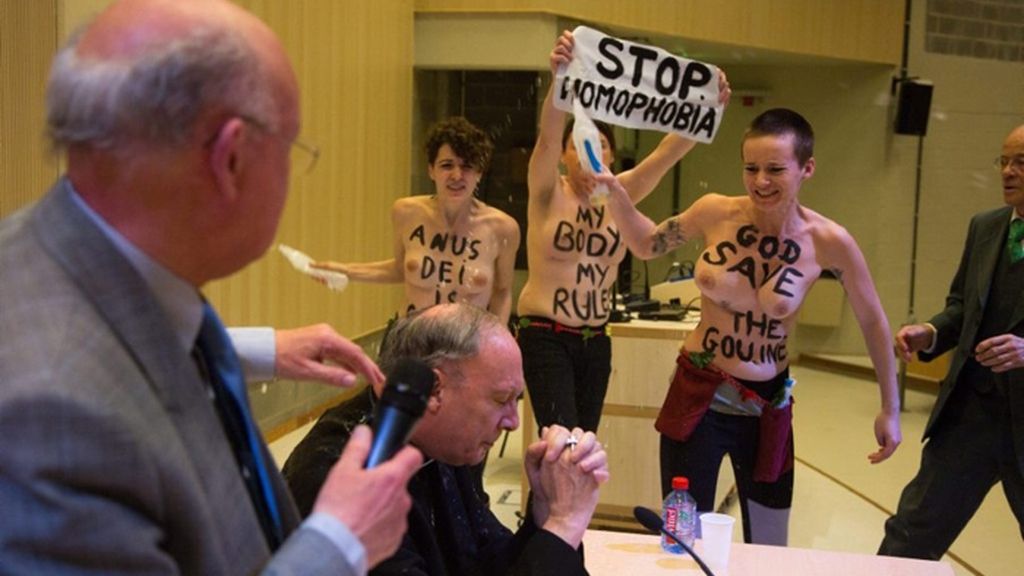 FEMEN acusa a la Iglesia Católica de incitar al odio y la homofobia