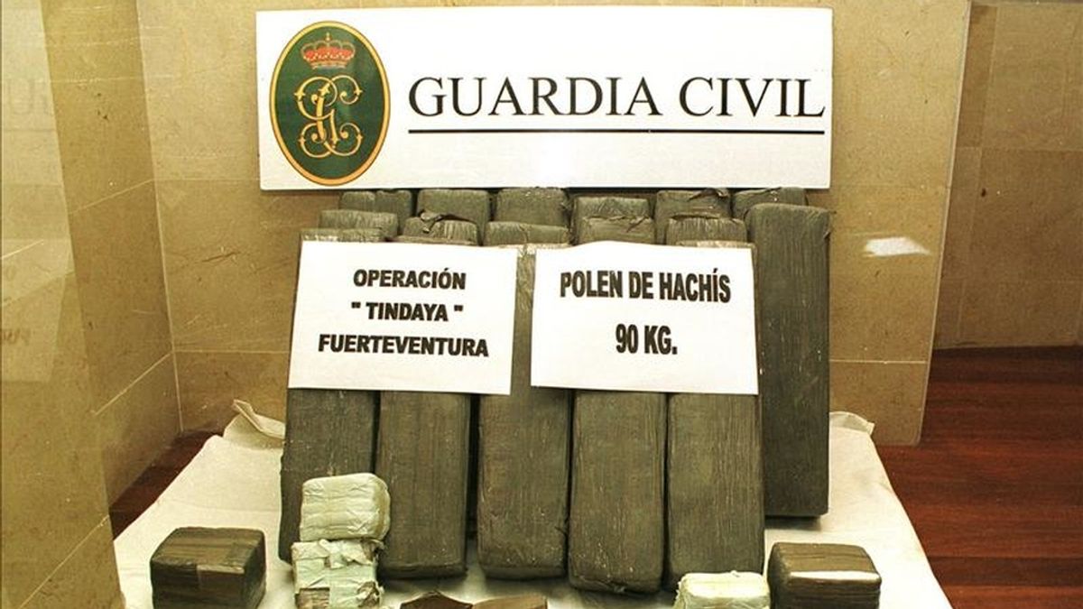 Dorga interceptada en uan patera por la Guardia Civil en otra operación en Canarias. EFE/Archivo