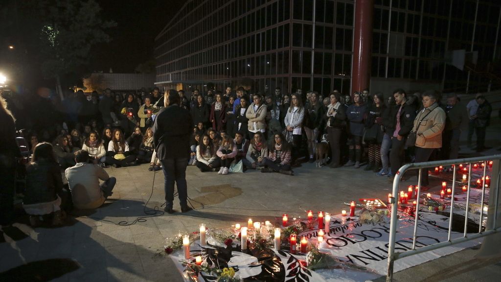 Decenas de linternas de aire en memoria de las víctimas del Madrid Arena