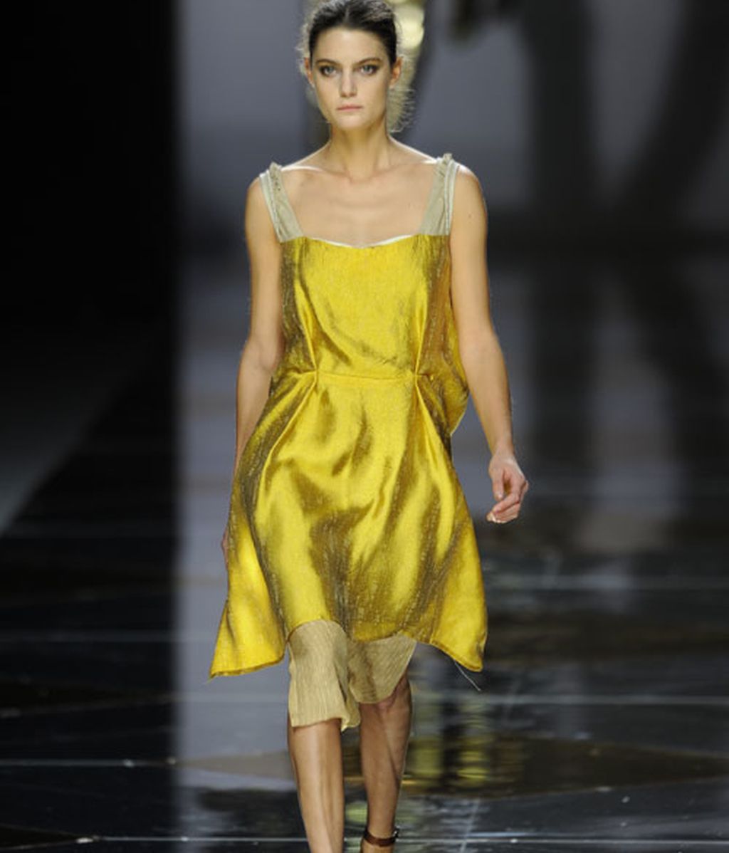 Colores vidriosos y sensualidad en la propuesta de Ailanto