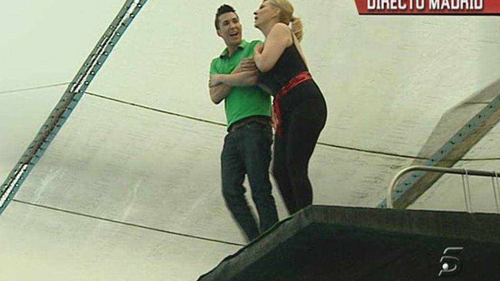 Rosa Benito se entrena para su salto en helicóptero en 'Supervivientes'