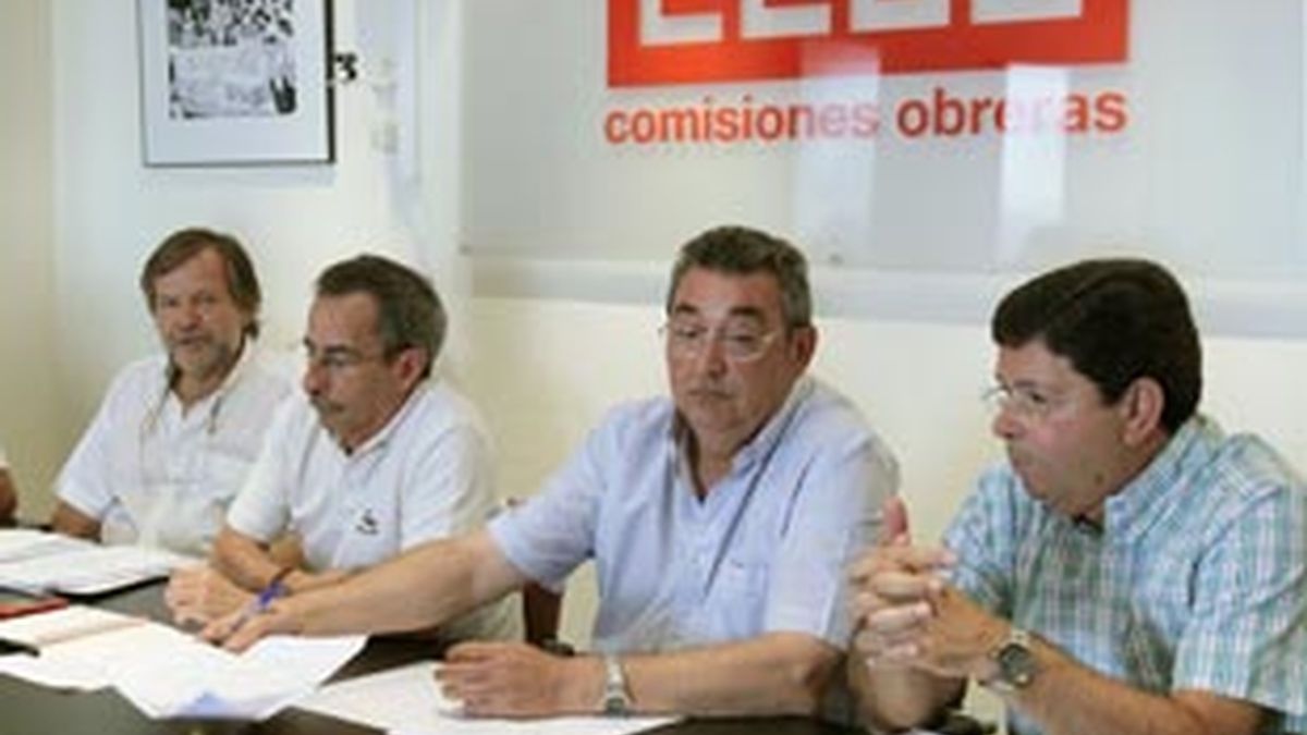 Los líderes sindicales de CCOO y UGT en su reunión con otros sindicatos. Foto: EFE