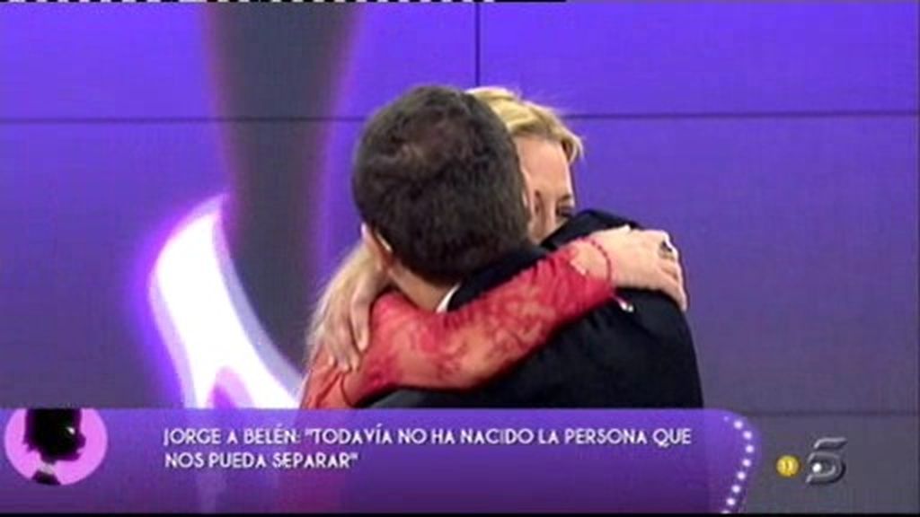 Blén Esteban y Jorge Javíer Vázquez se funden en un abrazo para despejar las dudas sobre su enfrentamiento