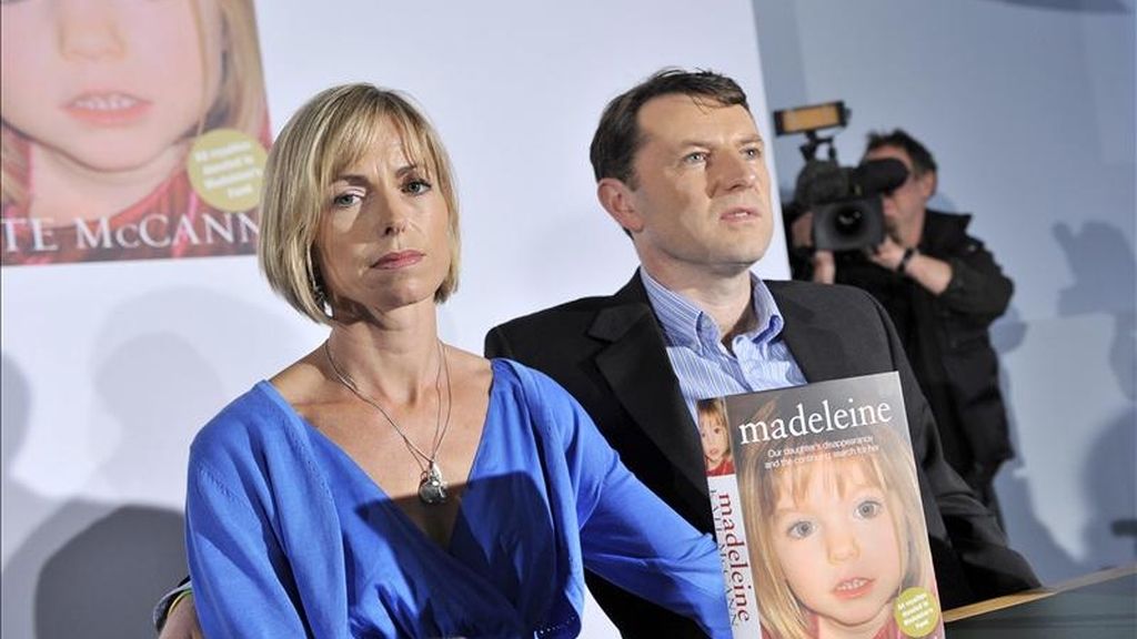 Kate y Gerry McCann durante la presentación, el pasado 12 de mayo, de un libro sobre su hija Madeleine,  secuestrada en Praia da Luz, en Portugal, el 3 de mayo de 2007. EFE/Archivo