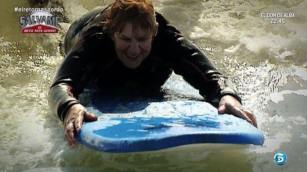 Continúa el reto de Carmen Bazán con Melu: esta vez surfeando y bailando