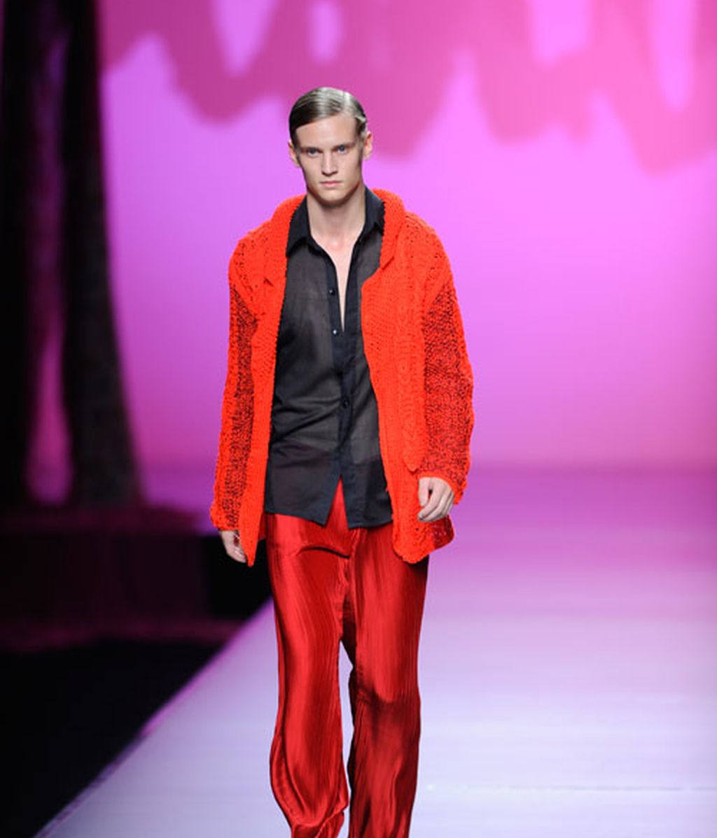 Pasado y presente se fusionan en el desfile de Francis Montesinos