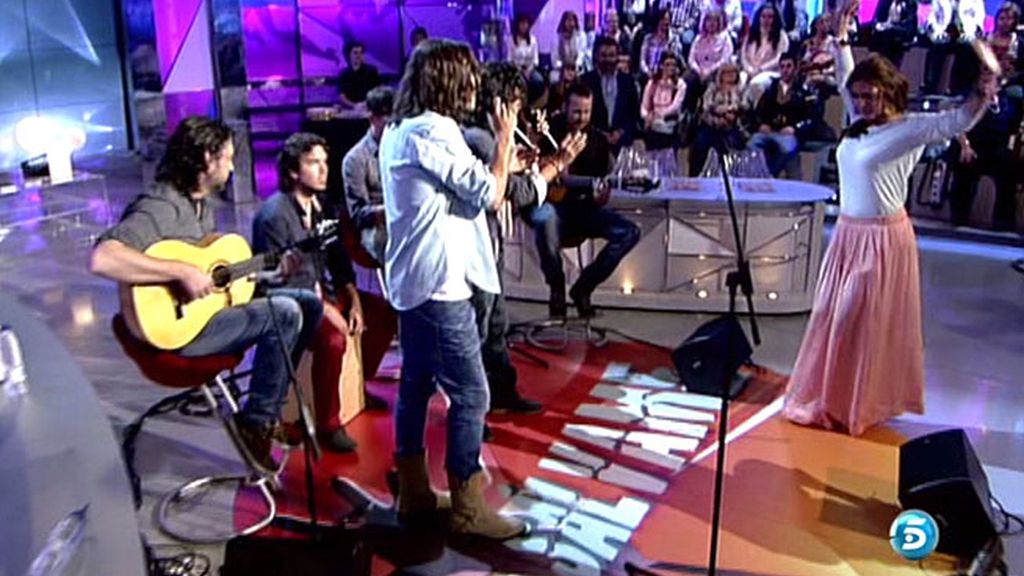 Raquel Bollo baila con Macarines