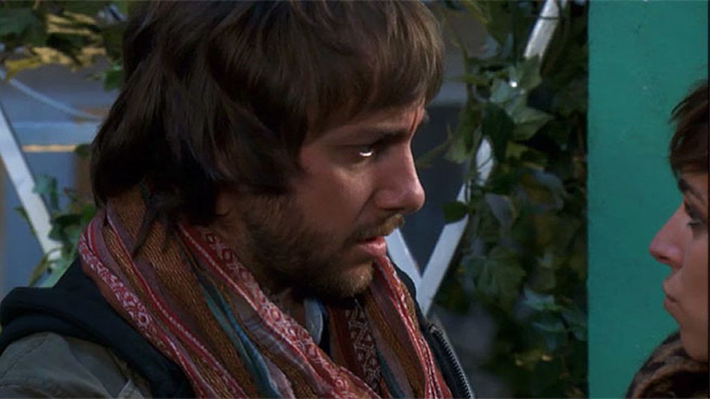 Natalia mete en su vida a Lolo, pero él no sabe que es su hermano...