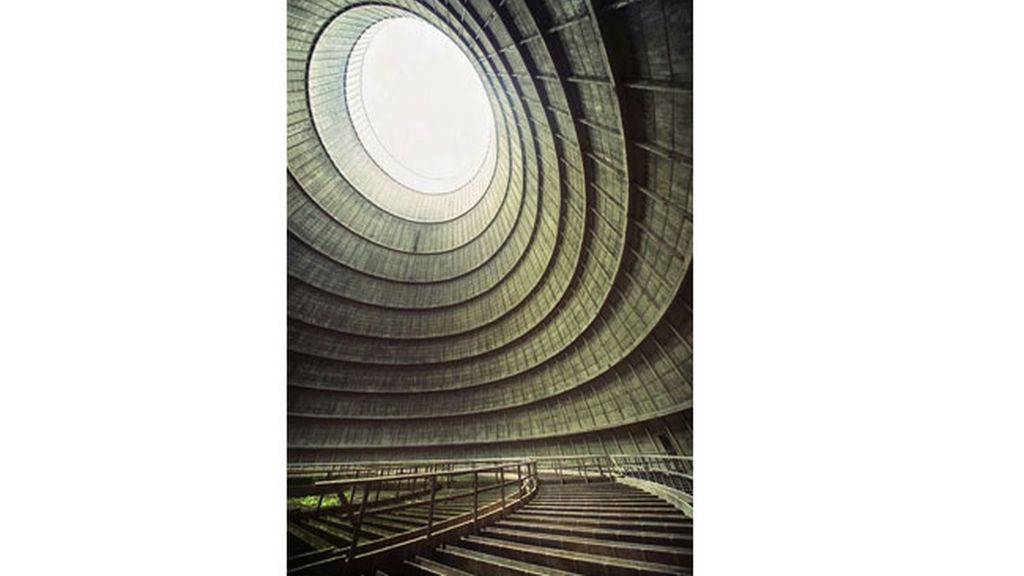 La torre de enfriamiento de una planta de energía