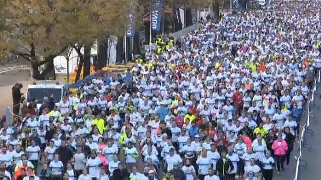 Más de 9.000 corredores invaden el centro de Madrid con un fin solidario