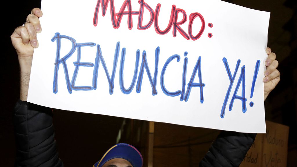 La marcha contra Maduro deja un policía muerto y un centenar de heridos