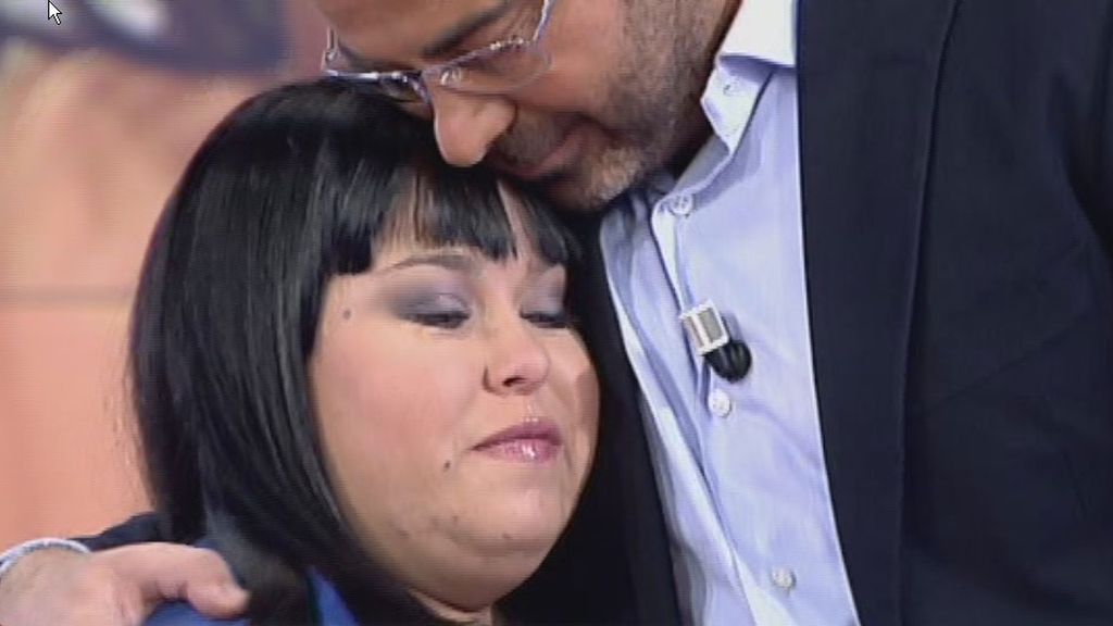 La pequeña reportera se emociona al recordar 'La Caja Deluxe'