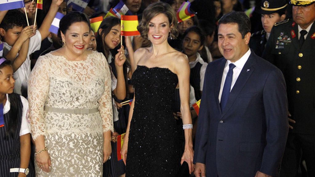 La Reina Letizia visita los proyectos españoles de cooperación en Honduras