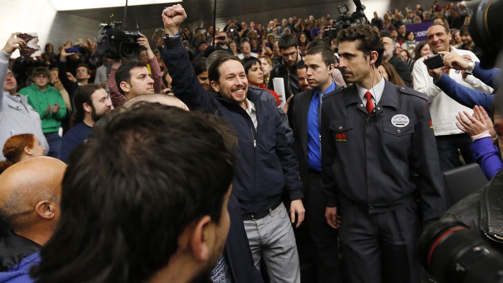 Pablo Iglesias se da un baño de multitudes en Sevilla