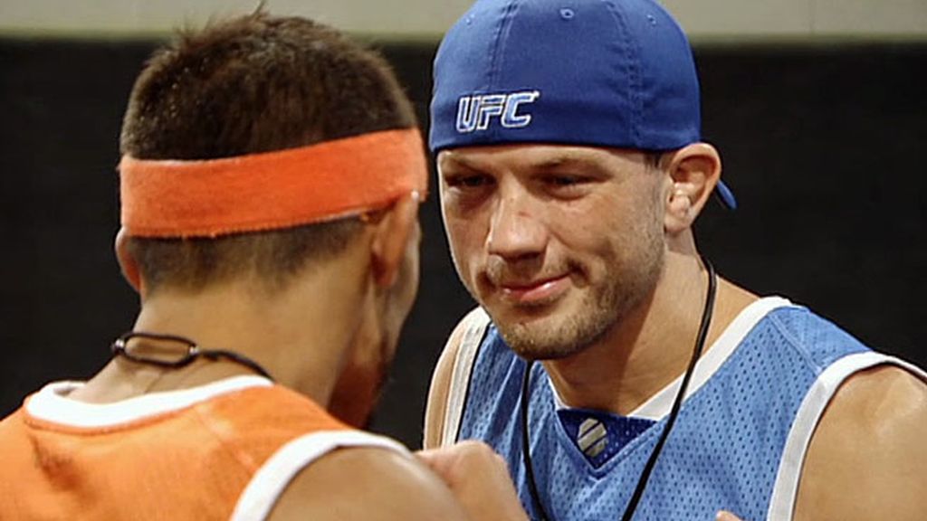 El aspirante se prepara para combatir frente a Dennis