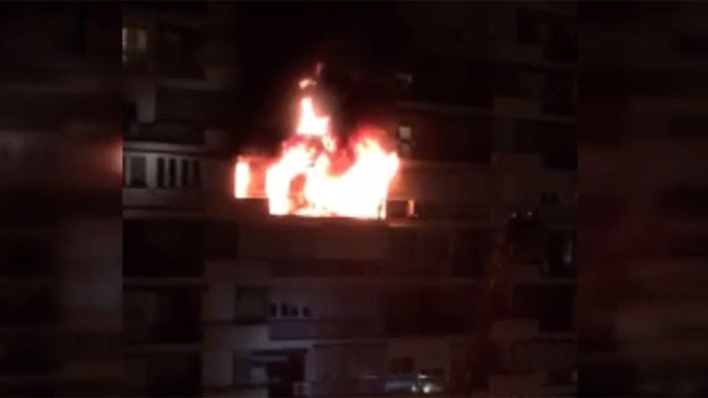 Ocho heridos y un detenido en el incendio de una vivienda en Madrid