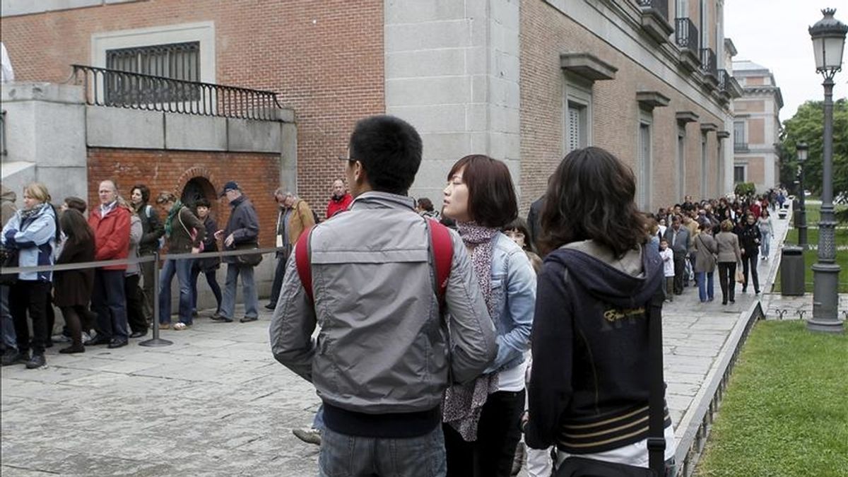 Turistas en el Museo del Prado de Madrid. EFE/Archivo