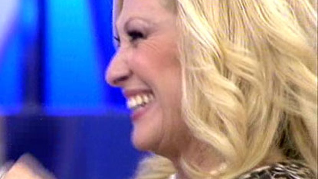 Se emociona al escuchar la canción con la que conoció a Amador