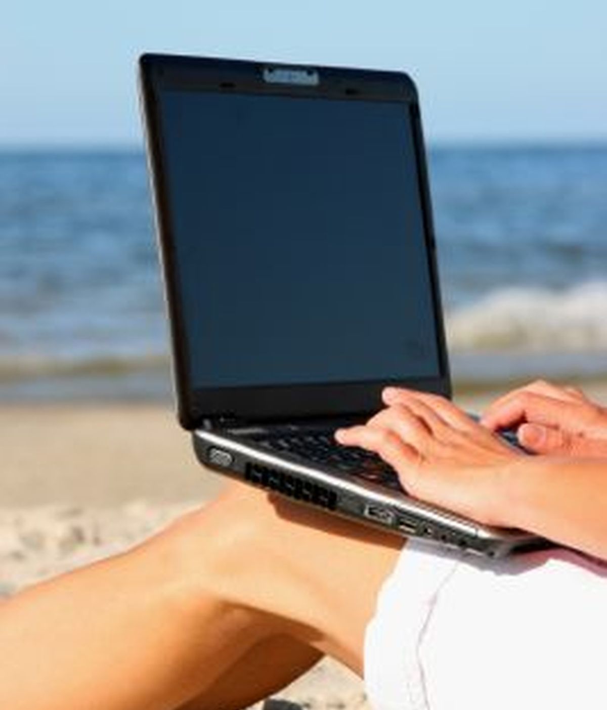 El uso frecuente del ordenador durante el periodo estivo para relacionarnos y organizar nuestras vacaciones provoca que los ciberdelincuentes se aprovechen.