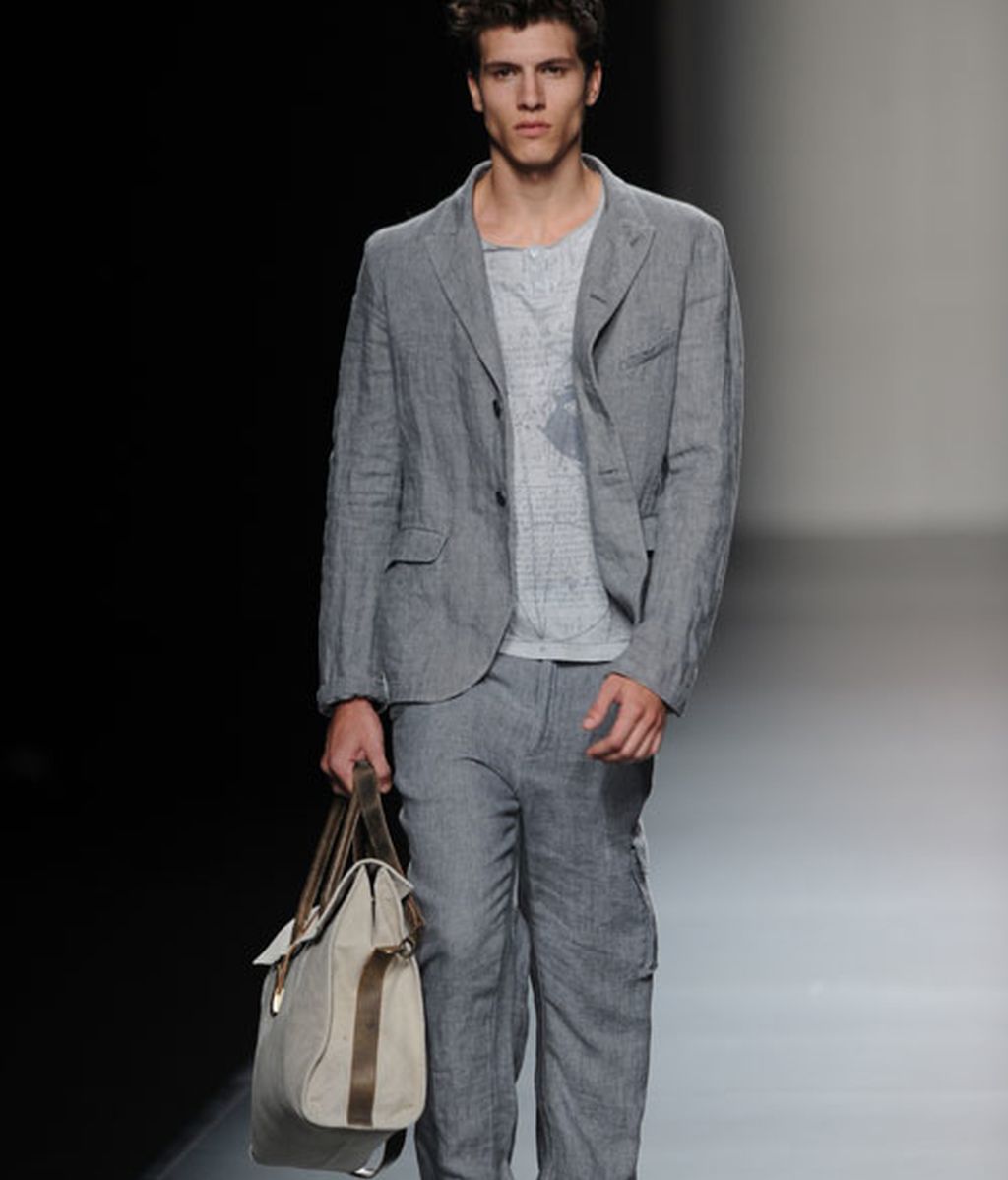 Vuelta a los 50 con Adolfo Domínguez