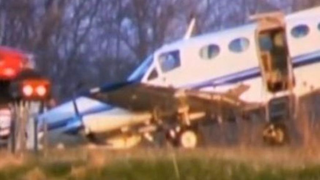 Una anciana de 80 años aterriza una avioneta tras morir el piloto