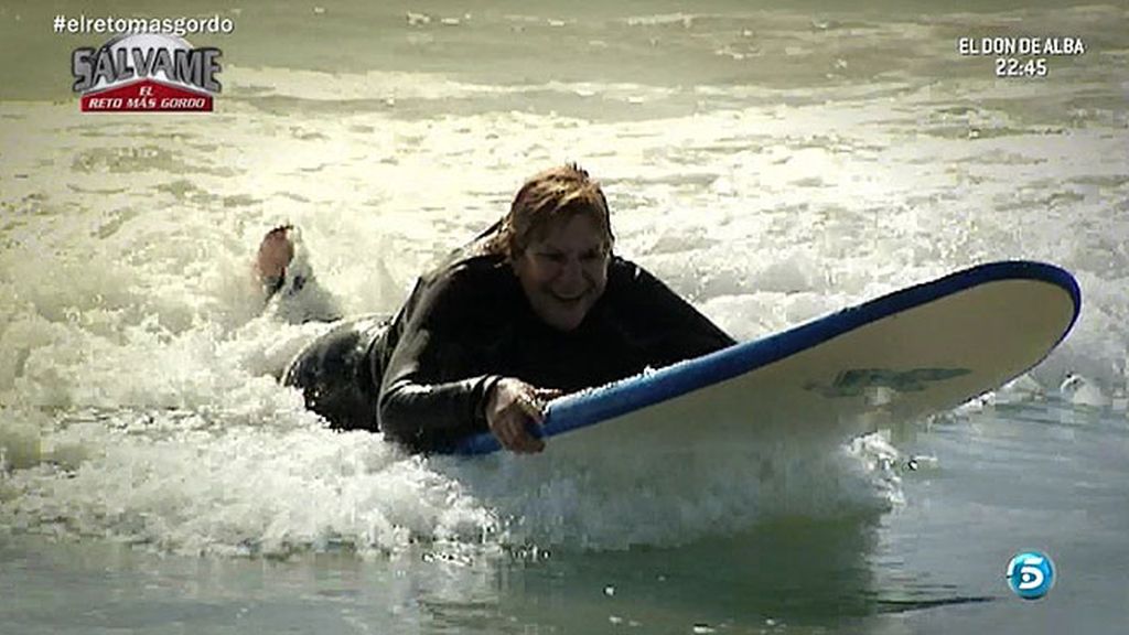 Continúa el reto de Carmen Bazán con Melu: esta vez surfeando y bailando