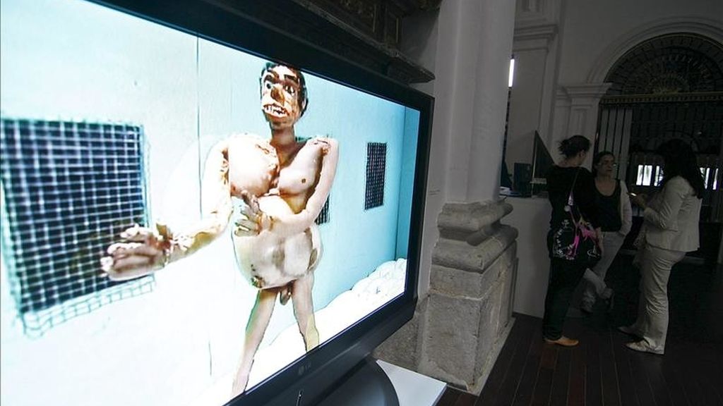 Vista de la exposición "Icons of video art" inaugurada hoy en Valladolid, que tiene como hilo conductor el cuerpo y el espacio, y que muestra una decena de obras de artistas internacionales que acercan al espectador a este medio artístico utilizando el cuerpo como denominador común. EFE Vista de la exposición "Icons of video art" inaugurada hoy en Valladolid, que tiene como hilo conductor el cuerpo y el espacio, y que muestra una decena de obras de artistas internacionales que acercan al espectador a este medio artístico utilizando el cuerpo como denominador común. EFE