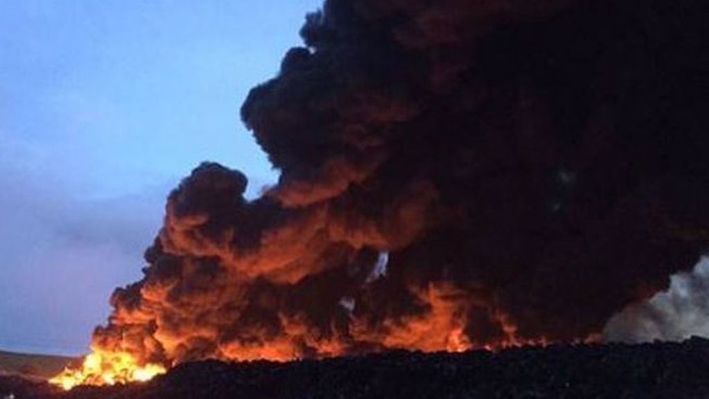 Descomunal incendio en el cementerio de neumáticos de Seseña