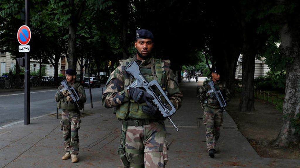 Un policía, asesinado a puñaladas en Francia