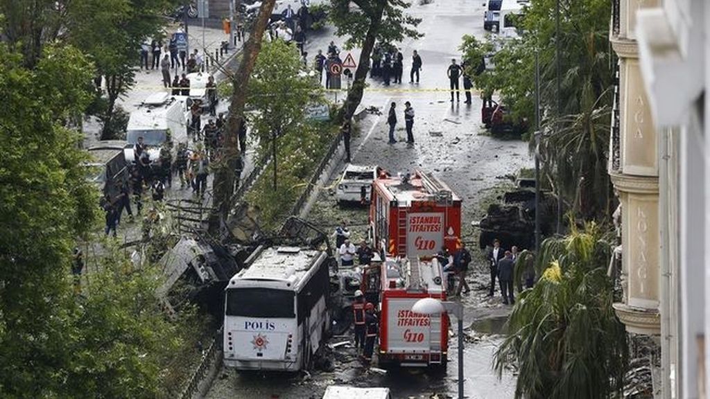 Una bomba en el centro de Estambul deja once muertos