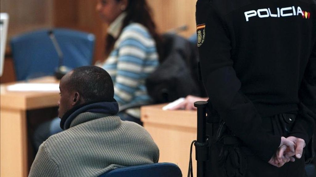 El presunto pirata somalí Raageggesey Adji Haman, acusado, junto a Abdy Willy del secuestro del "Alakrana" en octubre de 2009, el pasado mes de enero en la Audiencia Nacional. EFE/Archivo