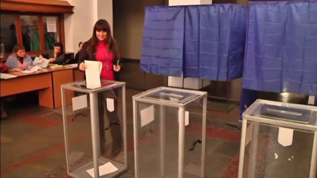 Arrancan las elecciones parlamentarias en Ucrania con Poroshenko como favorito