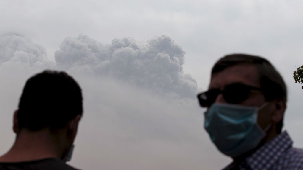 Máxima alerta en México por la erupción del volcán Colima