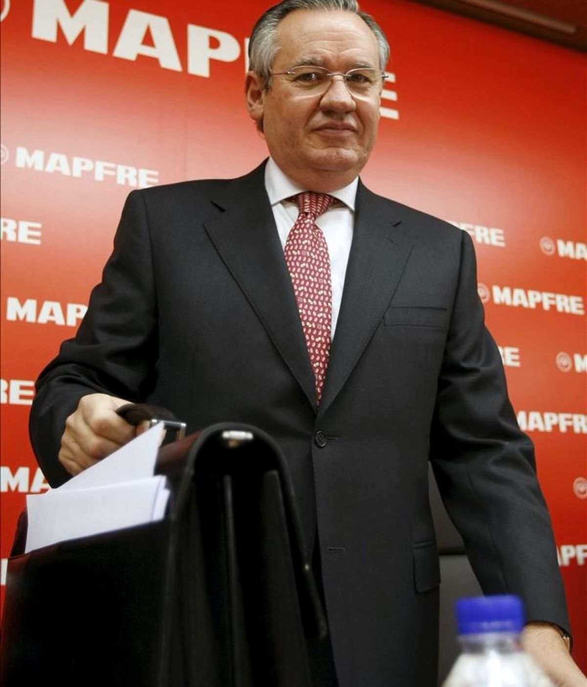 El presidente del Grupo asegurador Mapfre, José Manuel Martínez, anunció hoy que la compañía se centrará en el negocio del seguro y del reaseguro, por lo que irá "disminuyendo" su presencia en otros sectores, como el inmobiliario. EFE/Archivo El presidente del Grupo asegurador Mapfre, José Manuel Martínez, anunció hoy que la compañía se centrará en el negocio del seguro y del reaseguro, por lo que irá "disminuyendo" su presencia en otros sectores, como el inmobiliario. EFE/Archivo