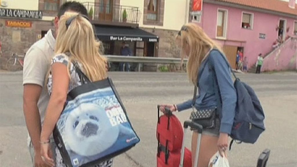 La convivencia de Jonathan con Rebeca y Elisabeth